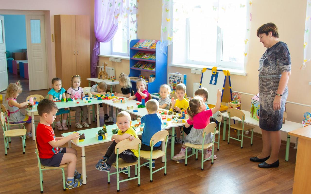 В Кировской области снимают ограничения на работу детских садов и магазинов