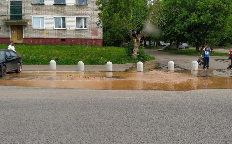 Фото дня: в Чепецке «порвало» асфальт