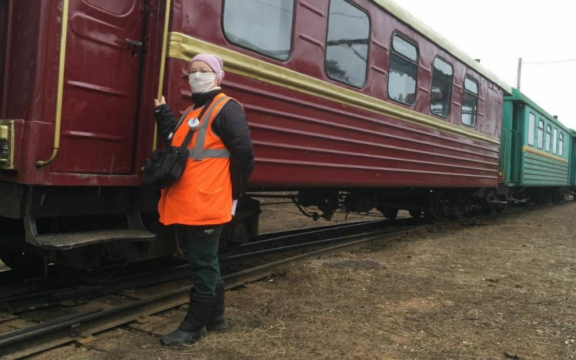 «На наш новый вагон приходят просто посмотреть»: интервью с проводницей поезда Каринской УЖД