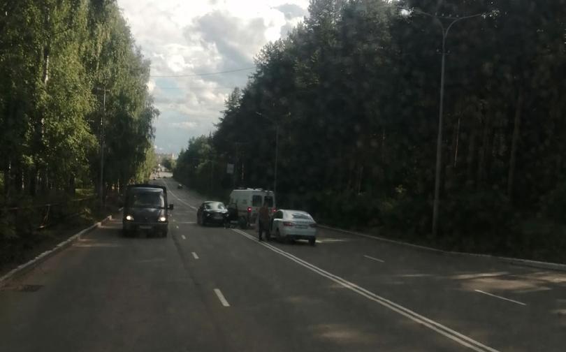 «Жесткое ДТП у СЭС»: очевидцы об аварии на Ленина, где иномарка сбила велосипедиста