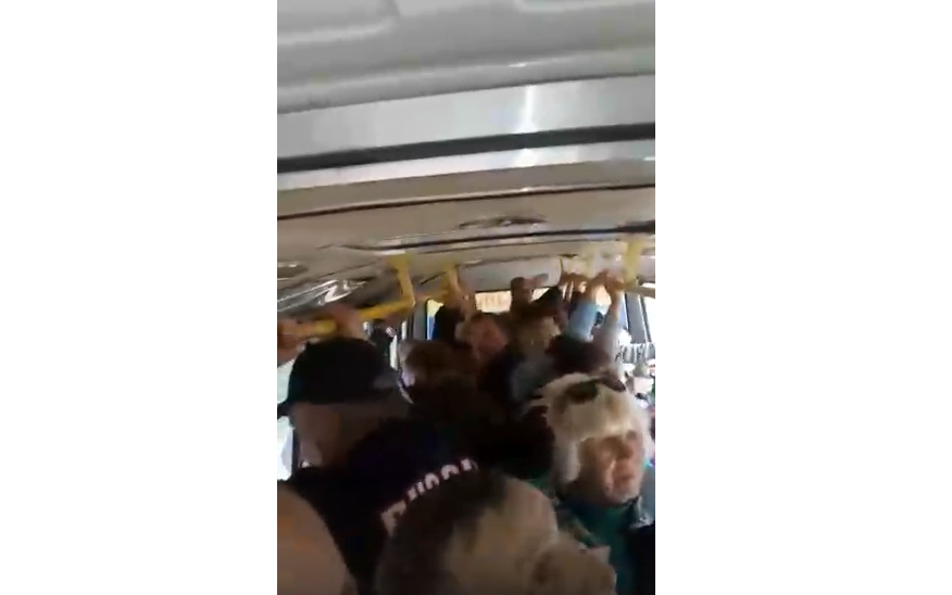 "Ездим как сельди в бочке": в пандемию на рейс №112 выходит один автобус
