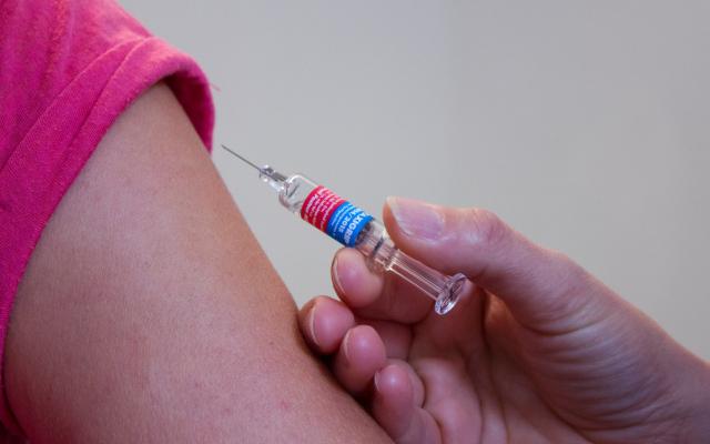 На жителях Кировской области будут испытывать вакцину от COVID-19