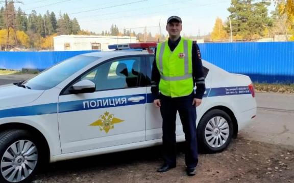 Полицейский спас женщину из пожара в доме в Кирово-Чепецком районе