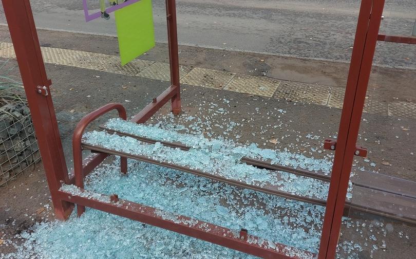 Фото дня: в Кирово-Чепецке разбили еще одну стеклянную остановку