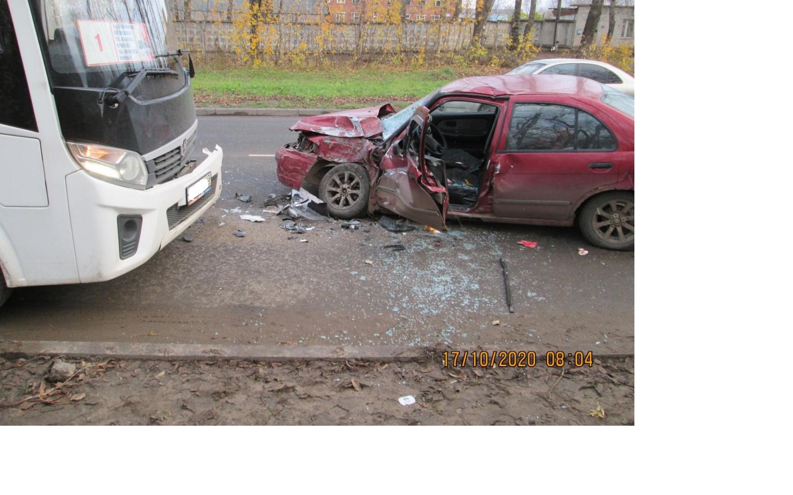 В Кирово-Чепецке пьяный водитель устроил лобовое ДТП с автобусом