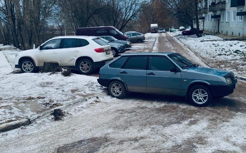 "Могло быть и хуже, но пень помог": в Чепецке произошло неожиданное ДТП