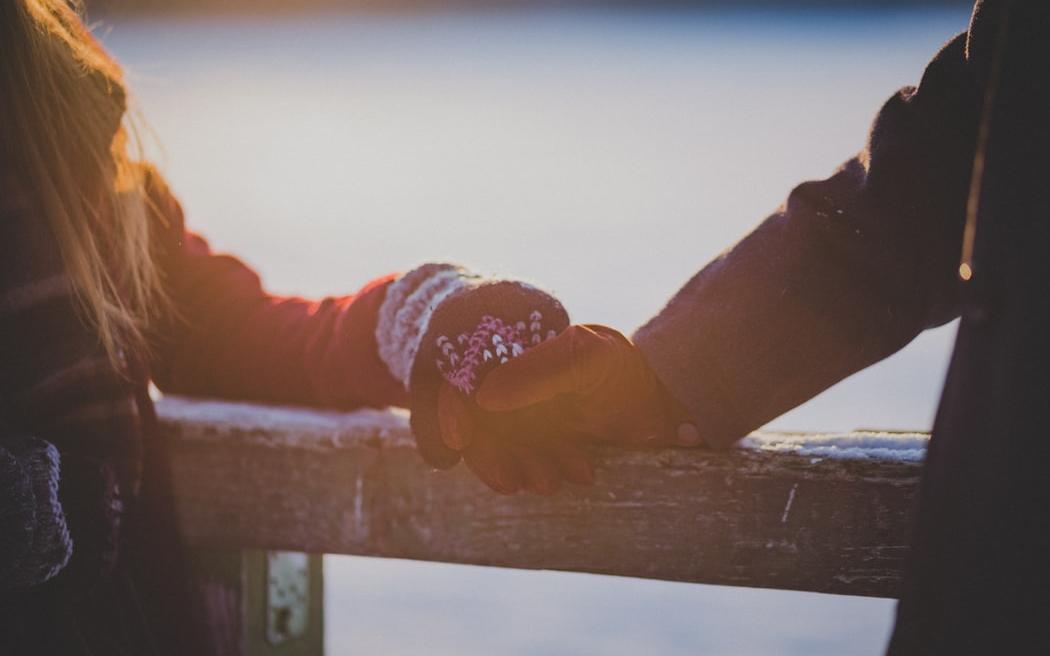 Астрологи рассказали, кто из знаков зодиака встретит любовь до конца ноября