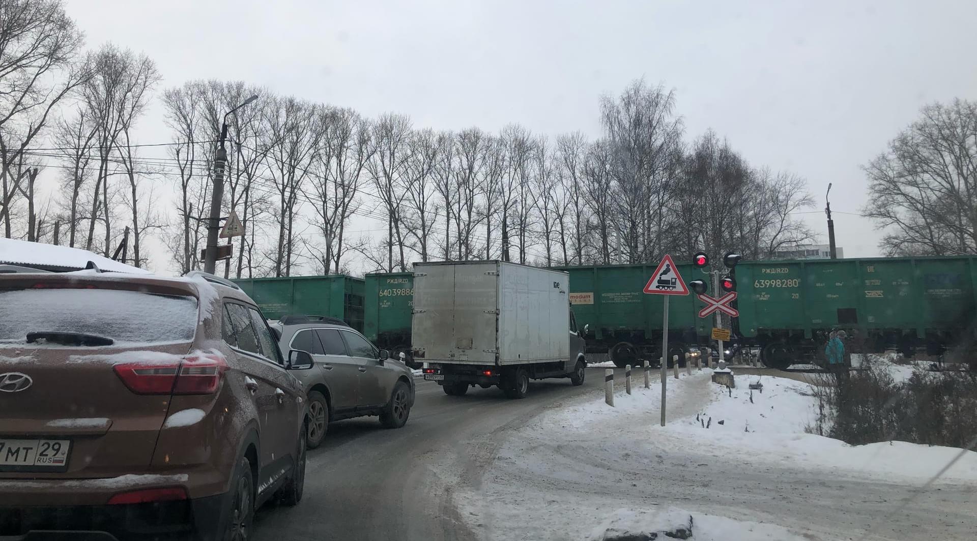 В Кирово-Чепецком районе на 7 часов закроют переезд