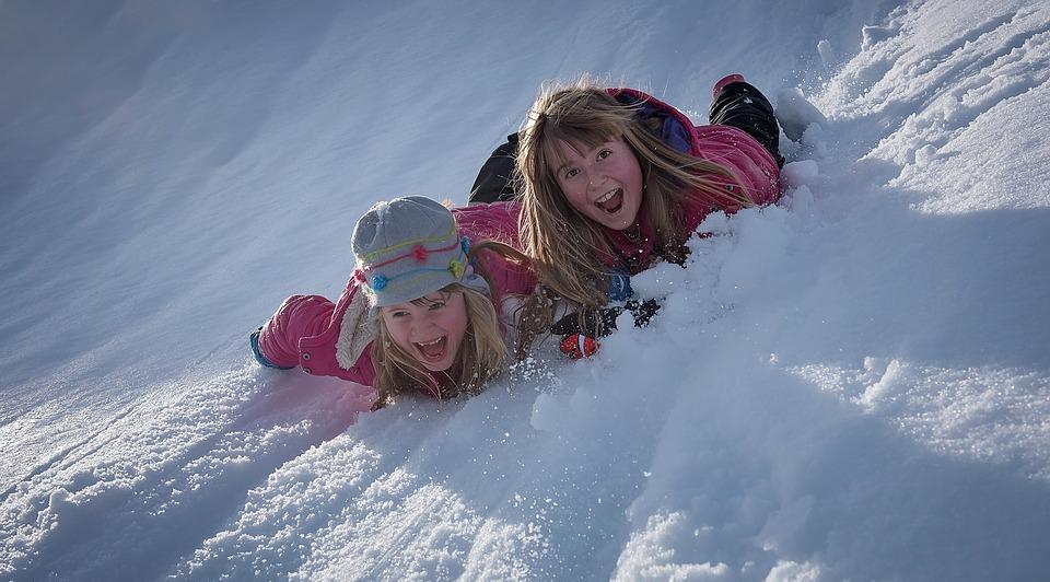Трем знакам зодиака особенно повезет в любви: гороскоп на воскресенье