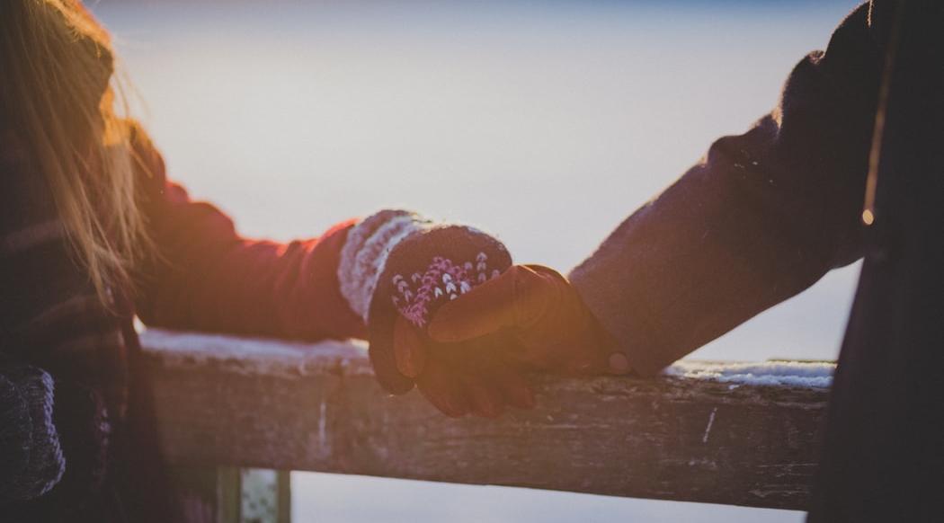 Астрологи рассказали, кому повезет в любви на выходных