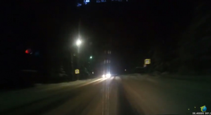 Появилось видео, как в Чепецком районе авто занесло и оно попало в ДТП