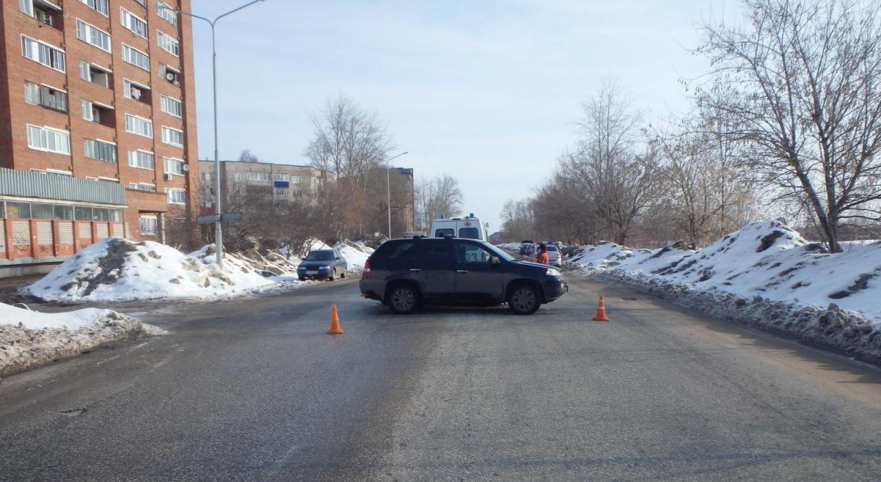 В Чепецке на Некрасова водитель Acura не пропустила ВАЗ: пострадала женщина