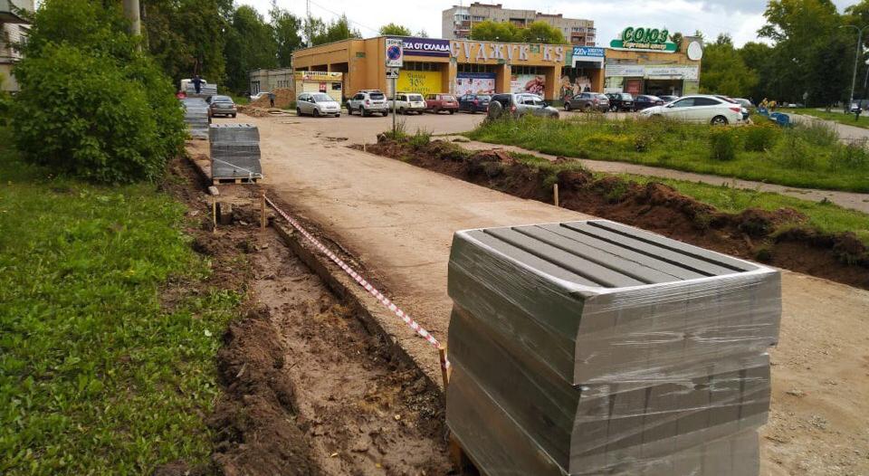 Фото: в Кирово-Чепецке начали делать дорогу в Боево, где ямы застилали коврами