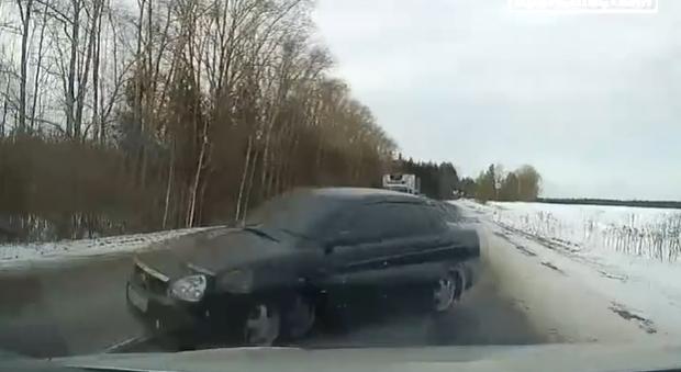 В Subaru был ребенок: в Чепецком районе столкнулись два встречных автомобиля