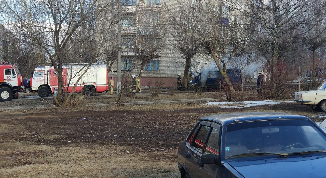 В Кирово-Чепецке на ходу вспыхнула Газель: на месте работают спасатели