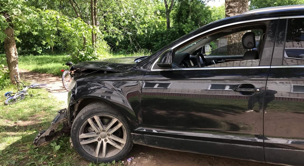 В Кирово-Чепецке неизвестный на Audi Q7 въехал в стену жилого дома |  22.06.2020 | Кирово-Чепецк - БезФормата