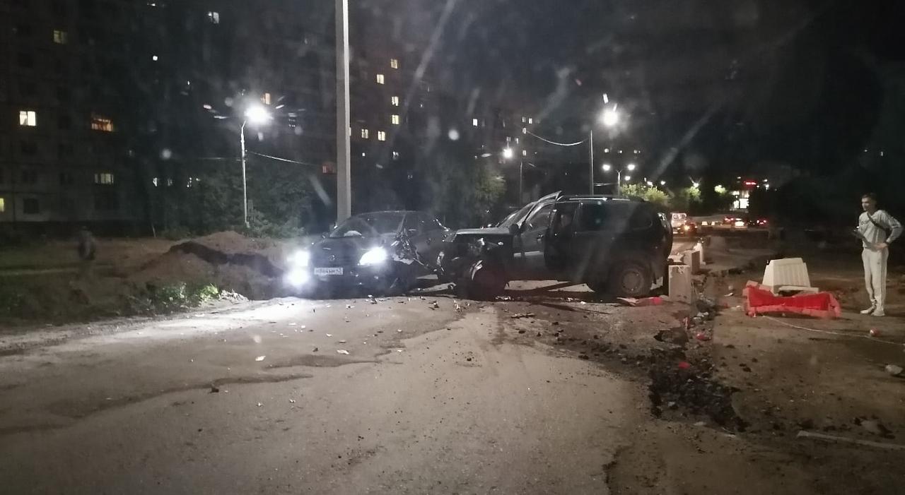 Автомобиль отбросило на опору ЛЭП: в Кирово-Чепецке у строящейся развязки произошло серьезное ДТП