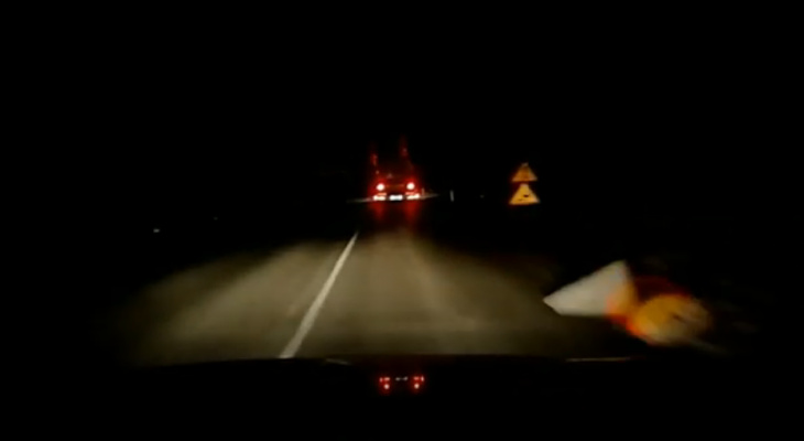 Опасная дорога в Чепецк: на машины падают дорожные знаки