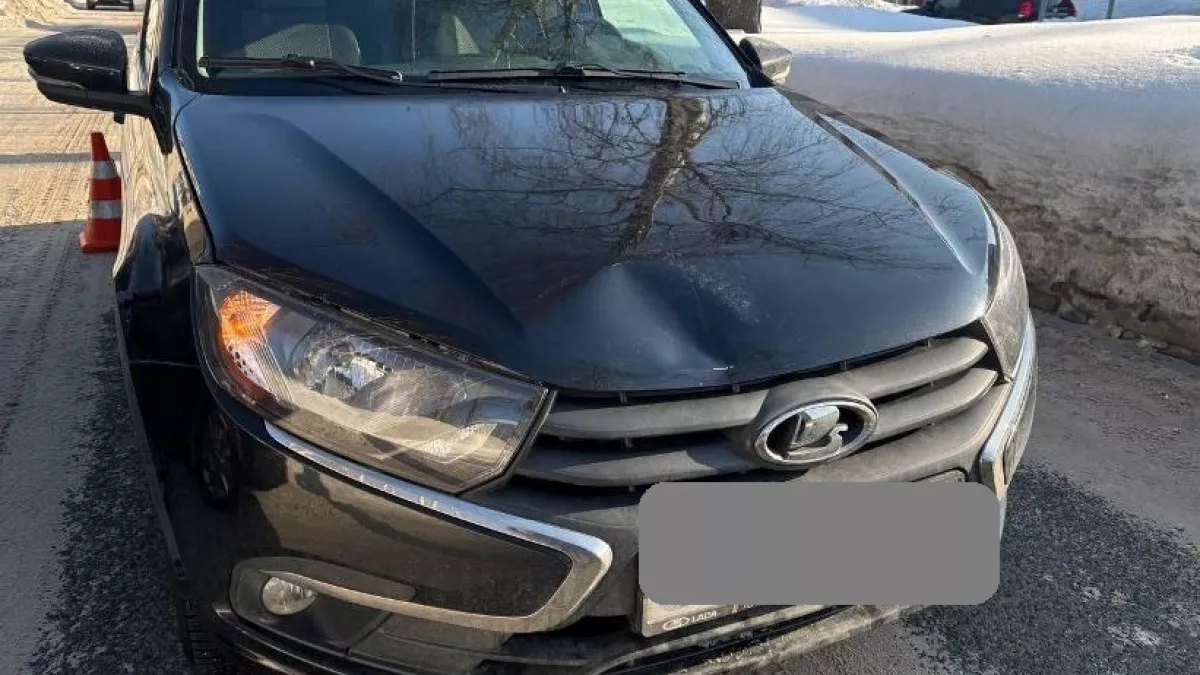 67-летняя женщина угодила под машину на улице Луначарского в Кирово-Чепецке