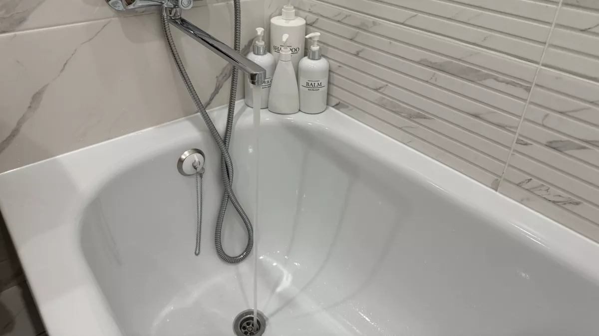 Секрет белоснежной ванны оказался простым: 3 кухонных ингредиента делают всю работу - крутой лайфхак