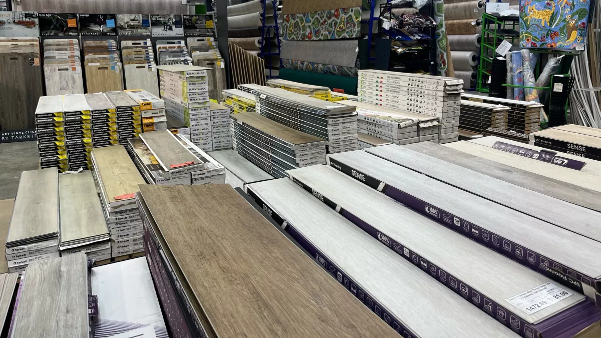 Почему я выбрала ламинат вместо кварцвинила: один эксперимент с водой длиной в 10 дней решил всё