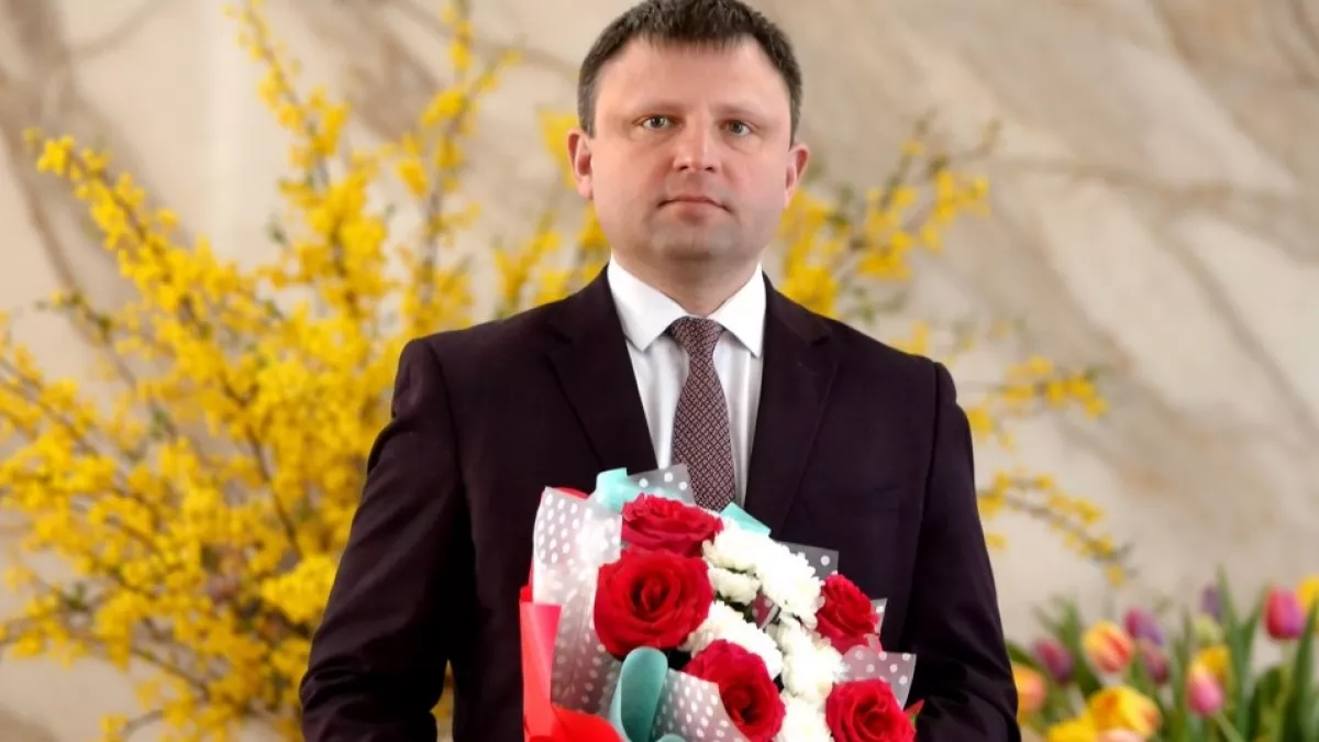 Сергей Завьялов и Игорь Гагаринов поздравили чепчанок с 8 Марта 