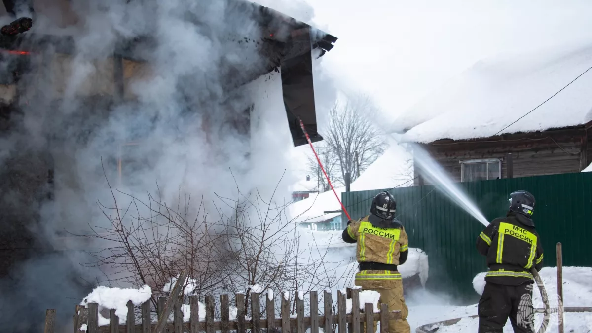 В Кирове загорелся частный дом из-за короткого замыкания в холодильнике