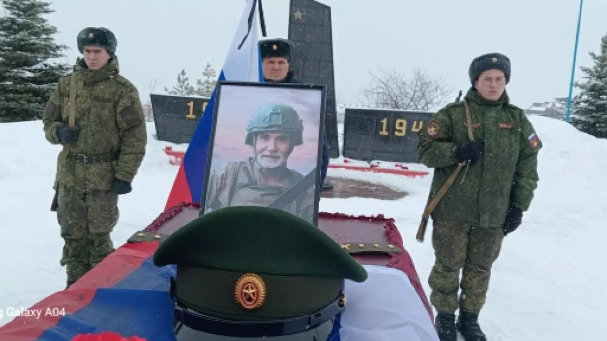 В Малмыжском районе простились с 62-летним бойцом, погибшим в ходе СВО