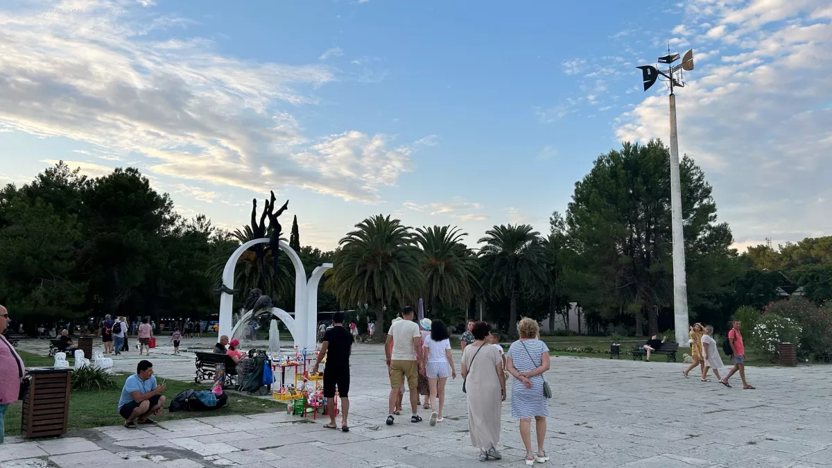 8 городов в России, куда лучше не ездить весной: холодно, сыро и куча туристов 