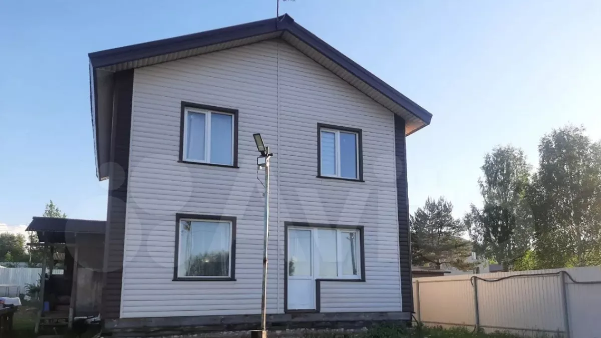 В Кирово-Чепецком районе продается двухэтажный дом за пять миллионов рублей