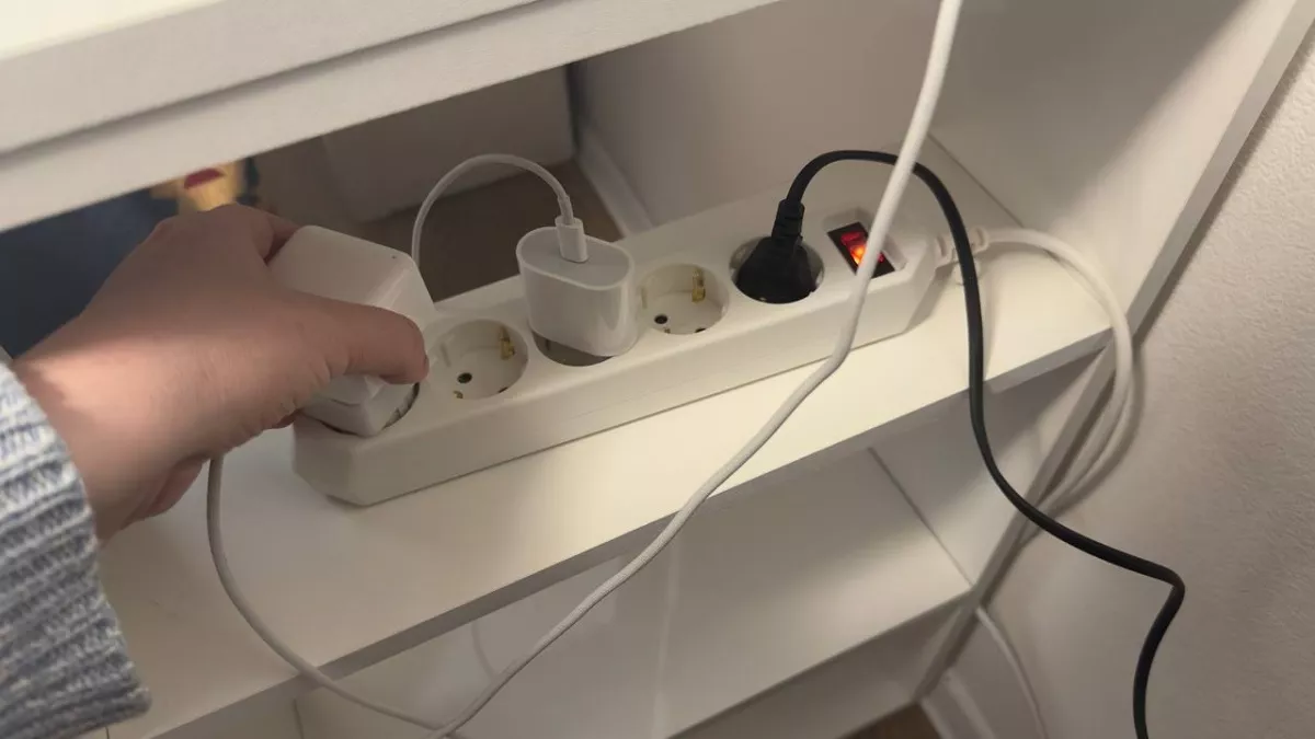 Обычная розетка может загореться: какие приборы нельзя включать вместе - запомните раз и навсегда