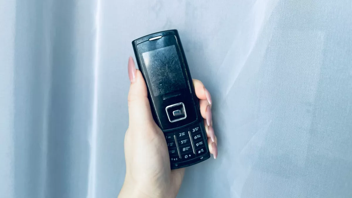 Дорогие смартфоны — прошлый век: почему в 2026 году люди снова выбирают дешевые кнопочные телефоны