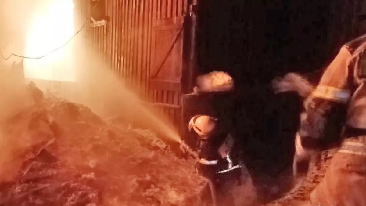 В Даровском на пепелище спасатели обнаружили тело человека