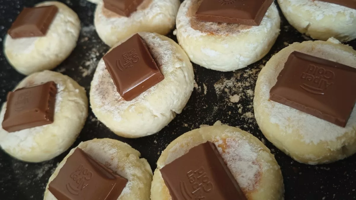 Жарю сырники без яиц - и на выходе получаю гору пышных, румяных и невероятно вкусных: даже не распадаются