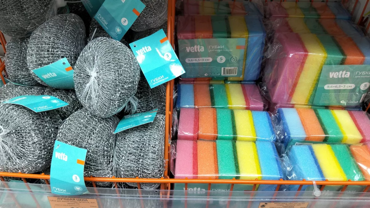 Обычная губка может испортить посуду за пару минут: вот какие виды губок существуют и где их действительно стоит использовать