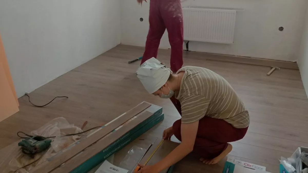 Ламинат уже не эталон - ушлые хозяева выбирают это покрытие для пола: дешево, красиво и даже подогрев не нужен