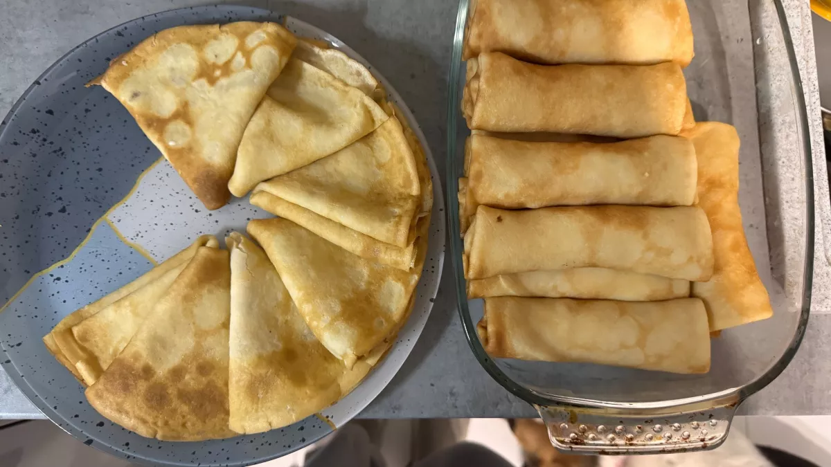 Когда в холодильнике есть творог и кефир: нежные блинчики на завтрак, которые исчезают со стола первыми