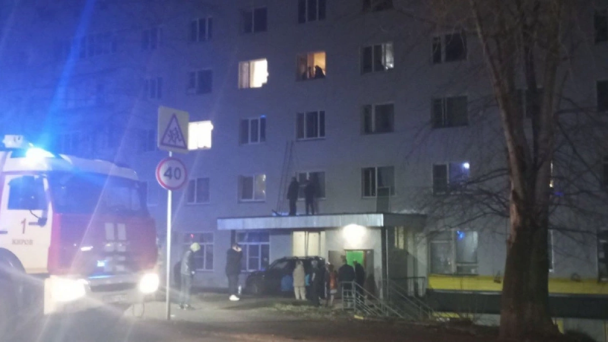 В МЧС назвали причину пожара в пятиэтажке на проспекте Мира