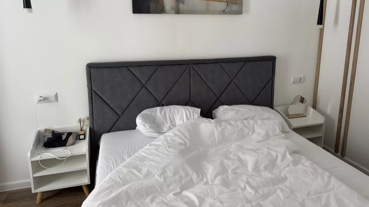 По фэн-шуй кровать в спальне должна стоять особым образом: многие делают одну и ту же ошибку