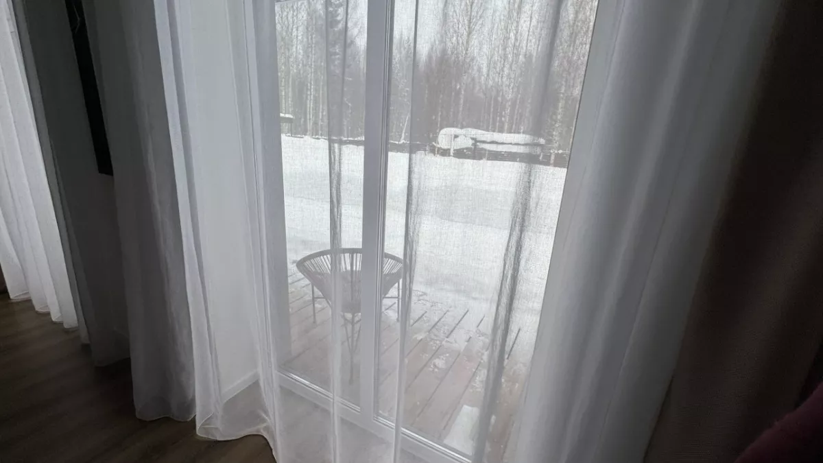 Шторы давно в пролете - умные хозяева выбирают новейший тренд, который делает окна невидимыми: 4 варианта 