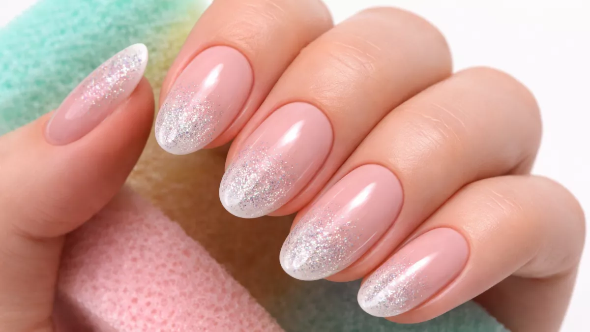 Крутой лайфхак для маникюра-омбре: как сделать идеальный градиент губкой для посуды - теперь в салоны даже не хожу