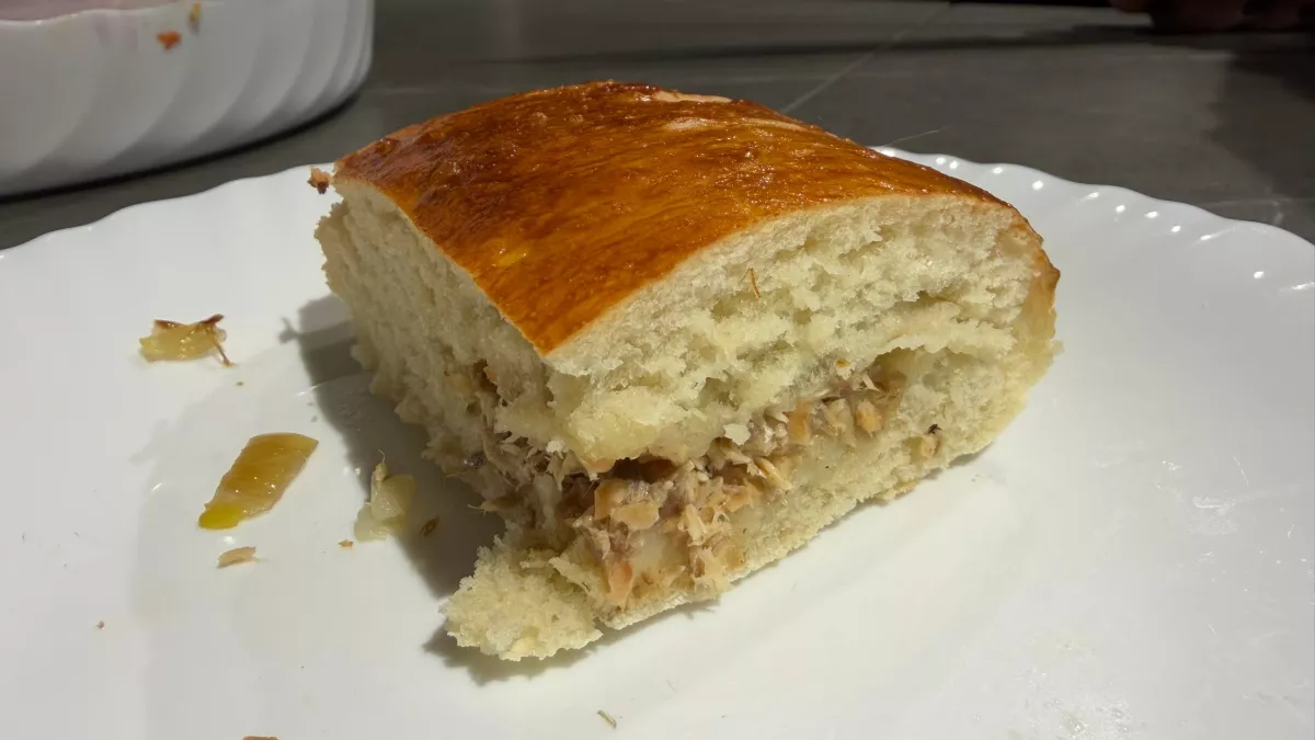 Когда нет времени, а хочется вкусненького: рецепт простого рыбного пирога, который выручает всегда - готовится за 20 минут