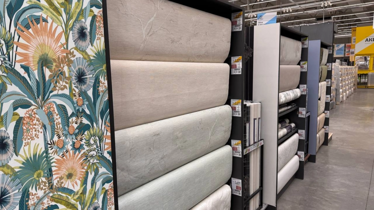 Обои снова в центре интерьера — и теперь решают всё: тренды 2026, которые меняют пространство