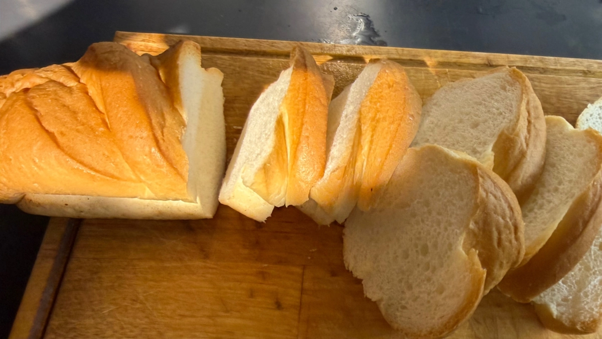 У меня хлеб не черствеет и не плесневеет даже через месяц: делюсь секретами хранения