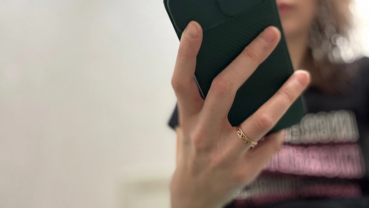 Эксперты назвали ошибку, которая убивает батарею телефона быстрее всего: делаете это каждый день 