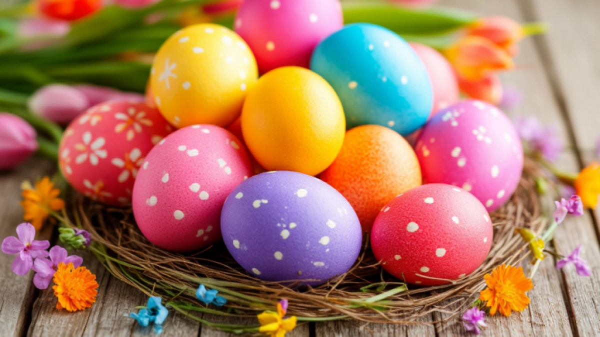 Химические красители отдыхают: как я 10 лет создаю шедевры на яйцах с помощью берёзы и крапивы