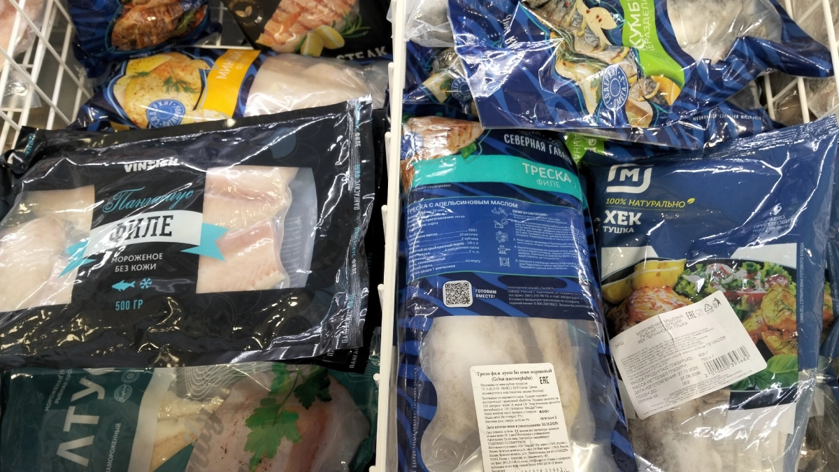 Свежемороженая селедка превращается в нежнейшее филе: простой способ сделать все косточки мягкими