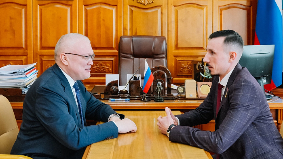 Губернатор встретился с кировским Героем России и рассказал о его подвиге