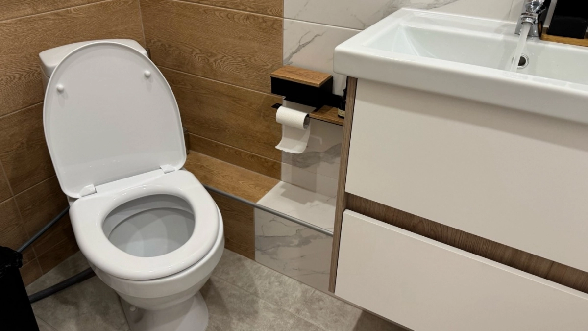 2 капли на ватный диск - и в туалете пахнет лучше, чем в парфюмерном бутике: больше не тру щеткой