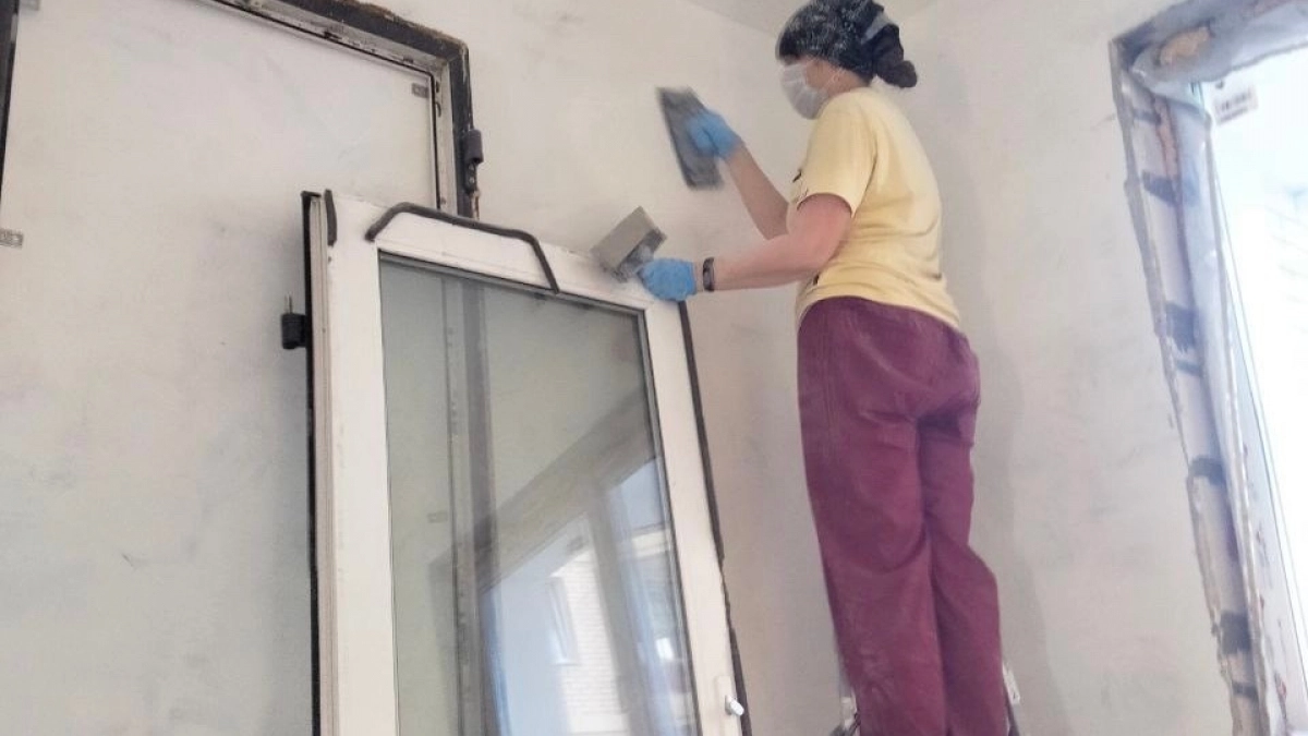 Чем зашпаклевать монтажную пену, чтобы не крошилась: делюсь проверенным способом, который не подводит годами